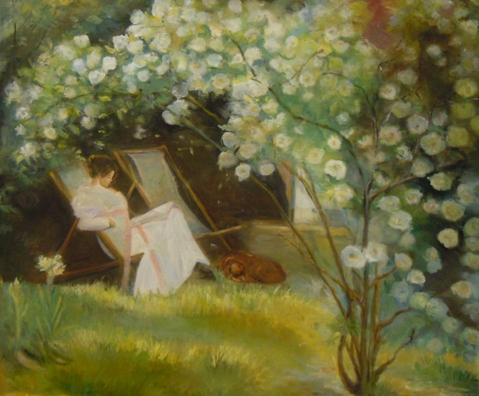 Eine Frau im blühenden Garten